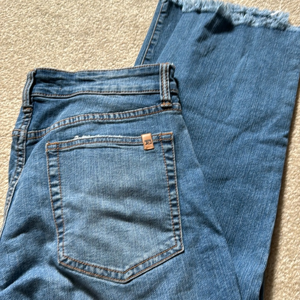 Joes super soft frayed ankle length cropped jeans